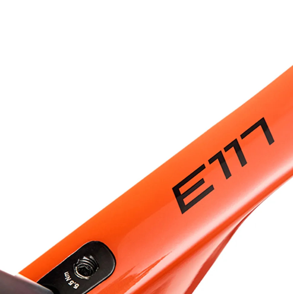 E117 105 Triathlon Bike