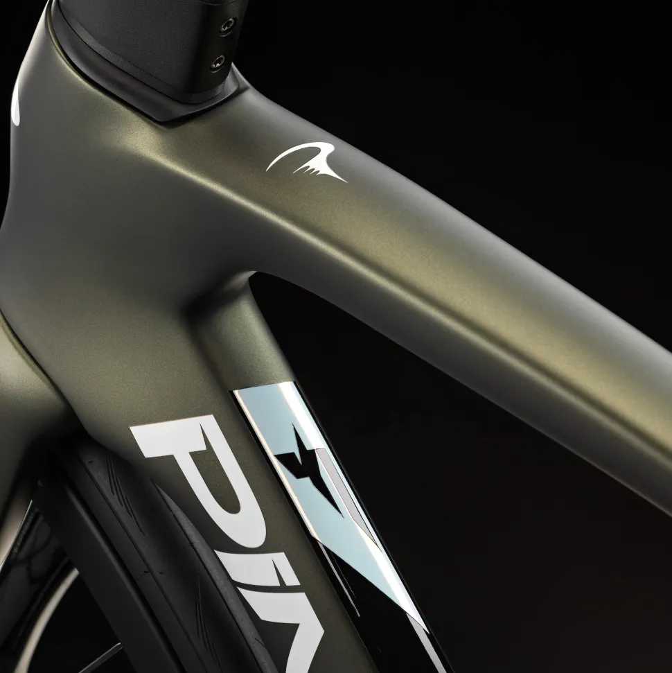 F5 105 Di2 Road Bike 2026