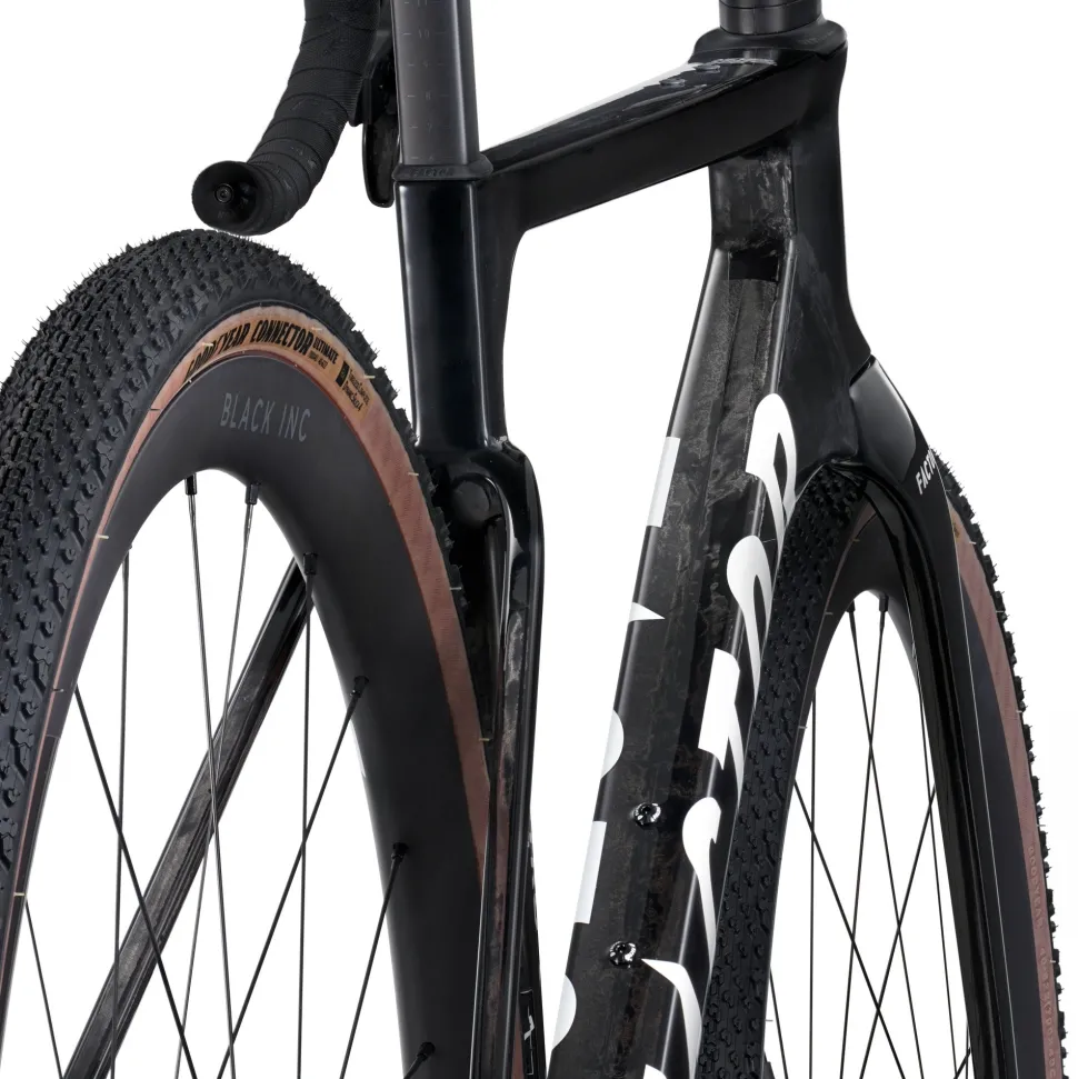 OSTRO Gravel Red AXS Gravel Bike